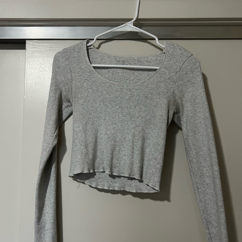Gray Brandy Melville Cropped Long Sleeve Women's Top